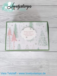 Box mit rosanen Weihnachtsbäumen