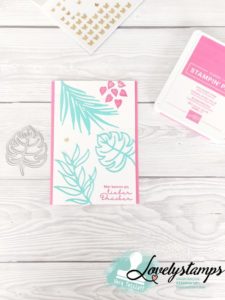 Karte in Bonbonrosa und Jade mit Tropischen Blättern