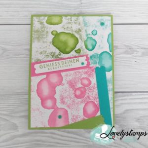 Geburtstagkarte mit bunten Wassertropfen in Bonbonrosa Bermudablau und grüner Apfel