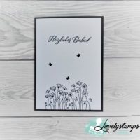 Trauerkarte mit Mohnblumen in schwarz und schwarzen Schmetterlingen